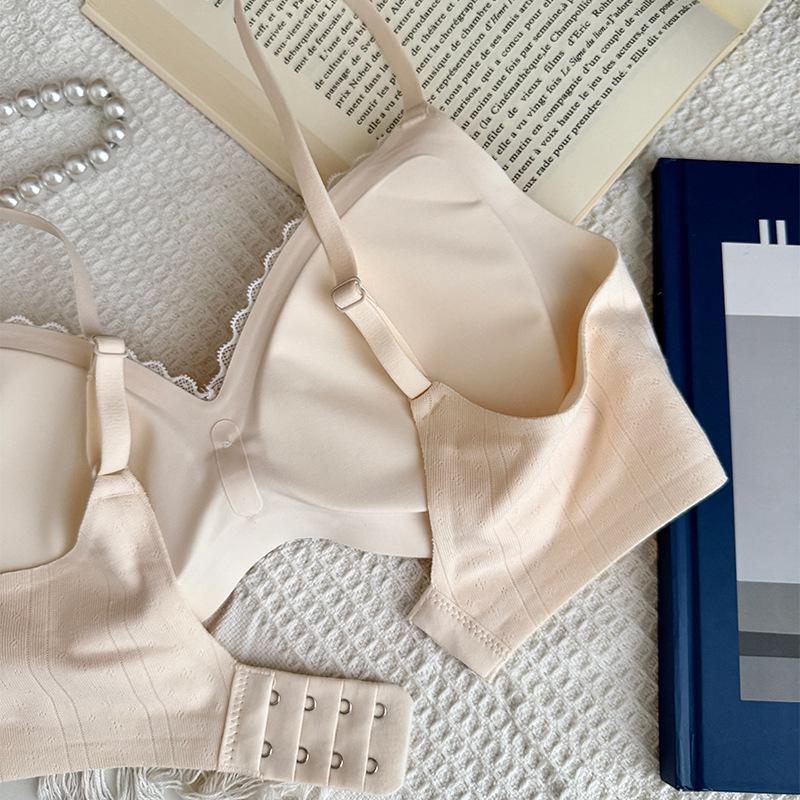 Cloud Cream Floral Lingerie: Wire-Free Push-Up Bra with Side Support