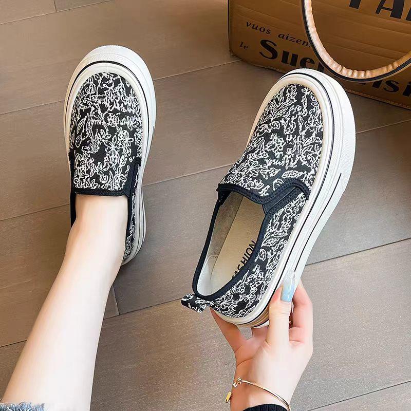Woman Canvas Print Casual Board Shoes Thick Sole Non Slip Flat Sole Round Toe Slip On Chinese Style Spring Casual Walking Shoes