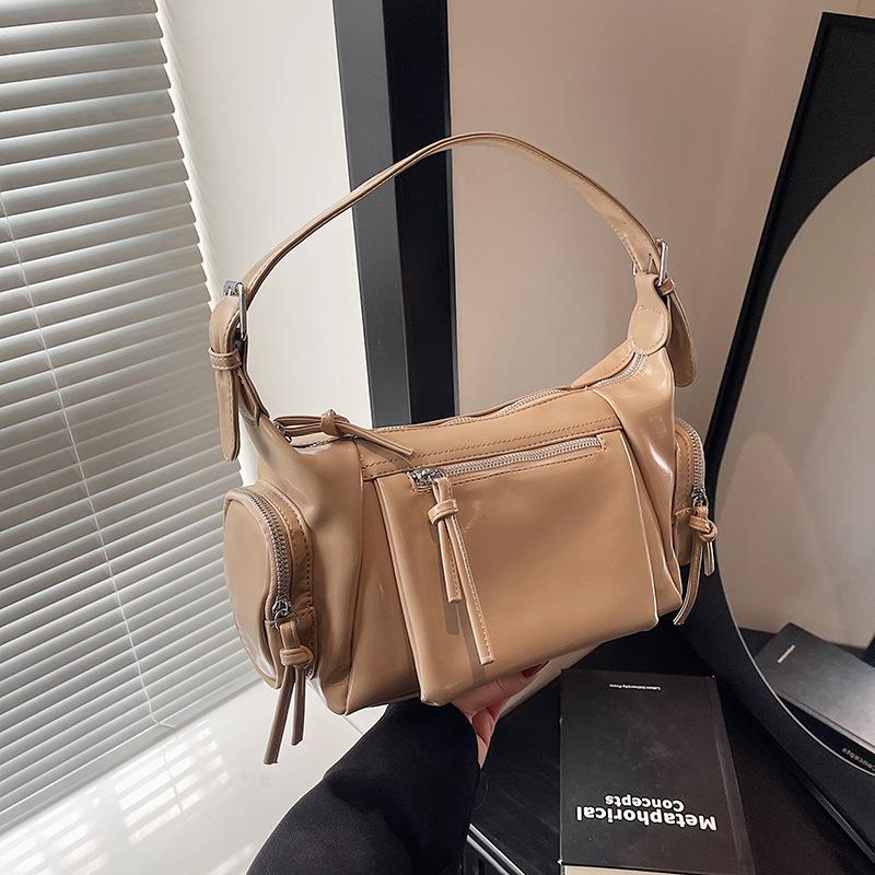 Autumn and winter trend locomotive style multi-pocket underarm bag women's commuter fashion PU soft leather solid color messenger bag