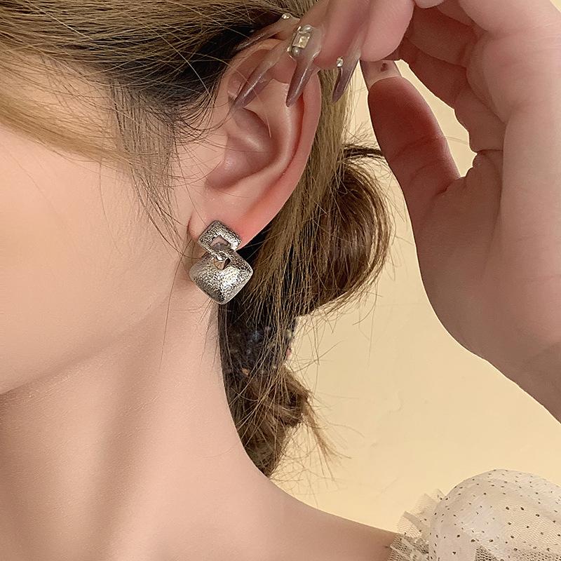 Irregular Frosted Stud Earrings for Women – 2024 Stylish Niche Design with Silver Needle for a High-End, Fashionable Look