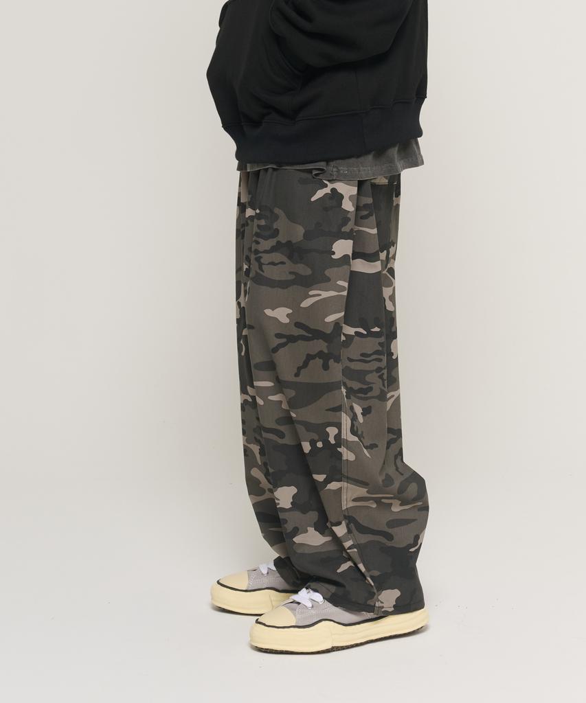 CARGOBROS Camo Random Pattern Loop Balloon Pants (Black)
