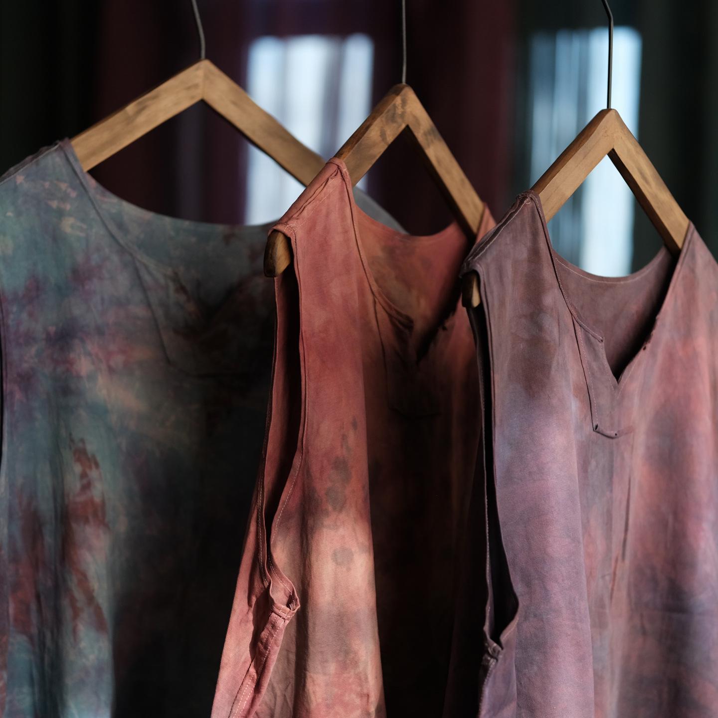 

Plant-Dyed Retro Cotton V-neck Vest with Shoulder Pads One Size