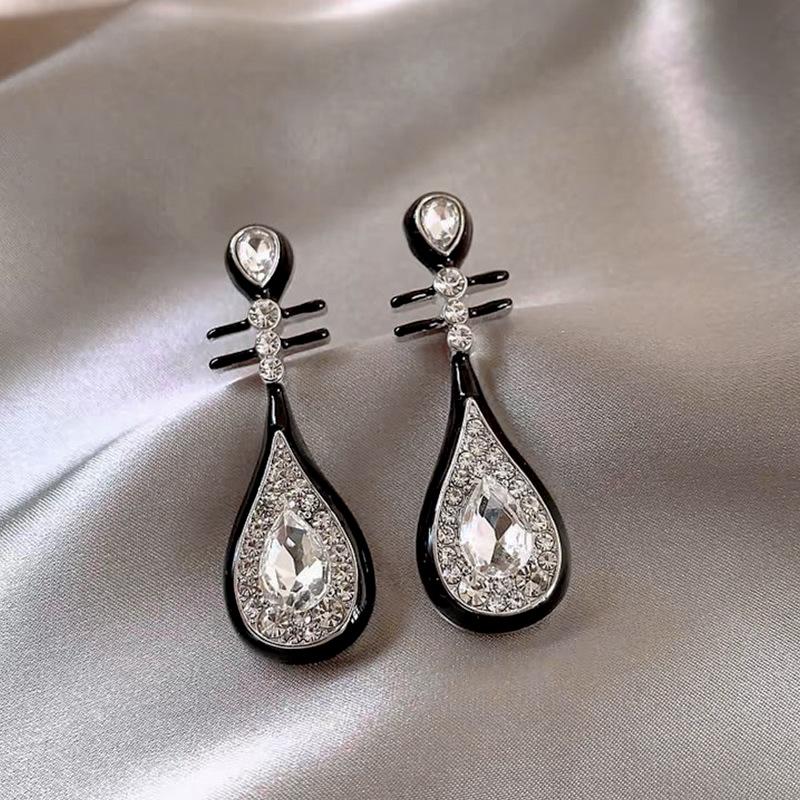 Elegant Black Diamond Silver Needle Earrings: High-End, Fashionable, Versatile Luxury