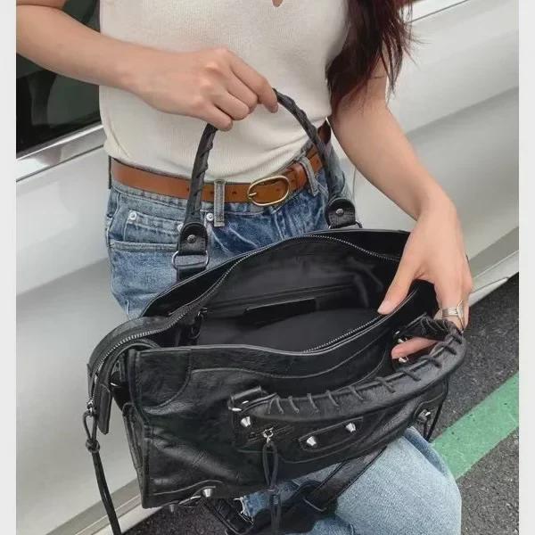 2024 Motorcycle Style Rivet One-Shoulder Bag - Extra Large Capacity, Commuter Friendly, Hot Girl Vibes