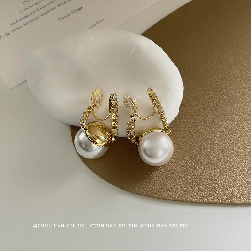

New zircon pearl chain, ear clips, mosquito coil disc, no ear holes, niche high-end ins wind rear hanging stud earrings for women