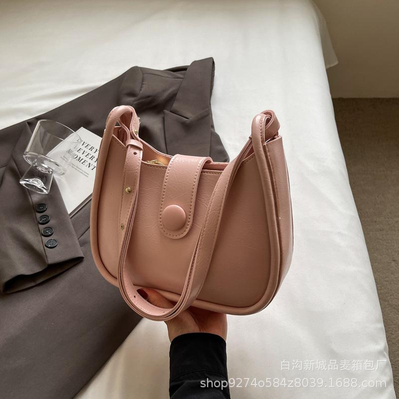 

French niche temperament explosive underarm bag women s 2025 new trendy fashion shoulder bag foreign style crossbody bag розовый
