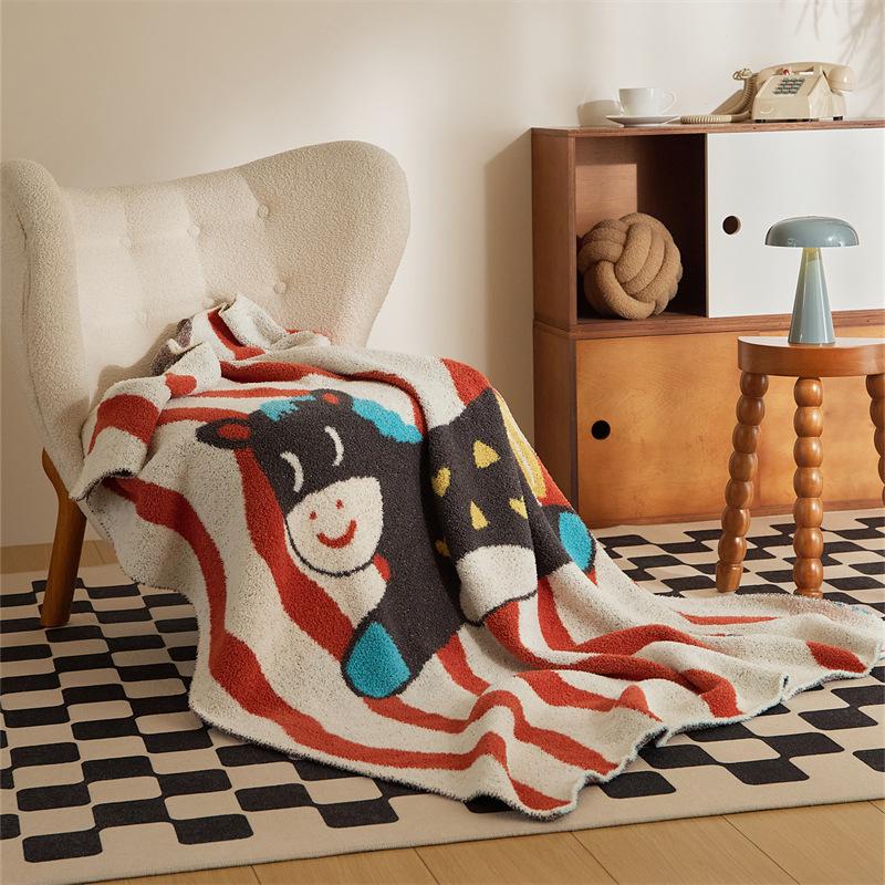 

New Dark Horse Wavy Knit Throw Blanket - Cute & Fun for Office Naps, Sofas, or Decor. 130x160 cm різнокольоровий