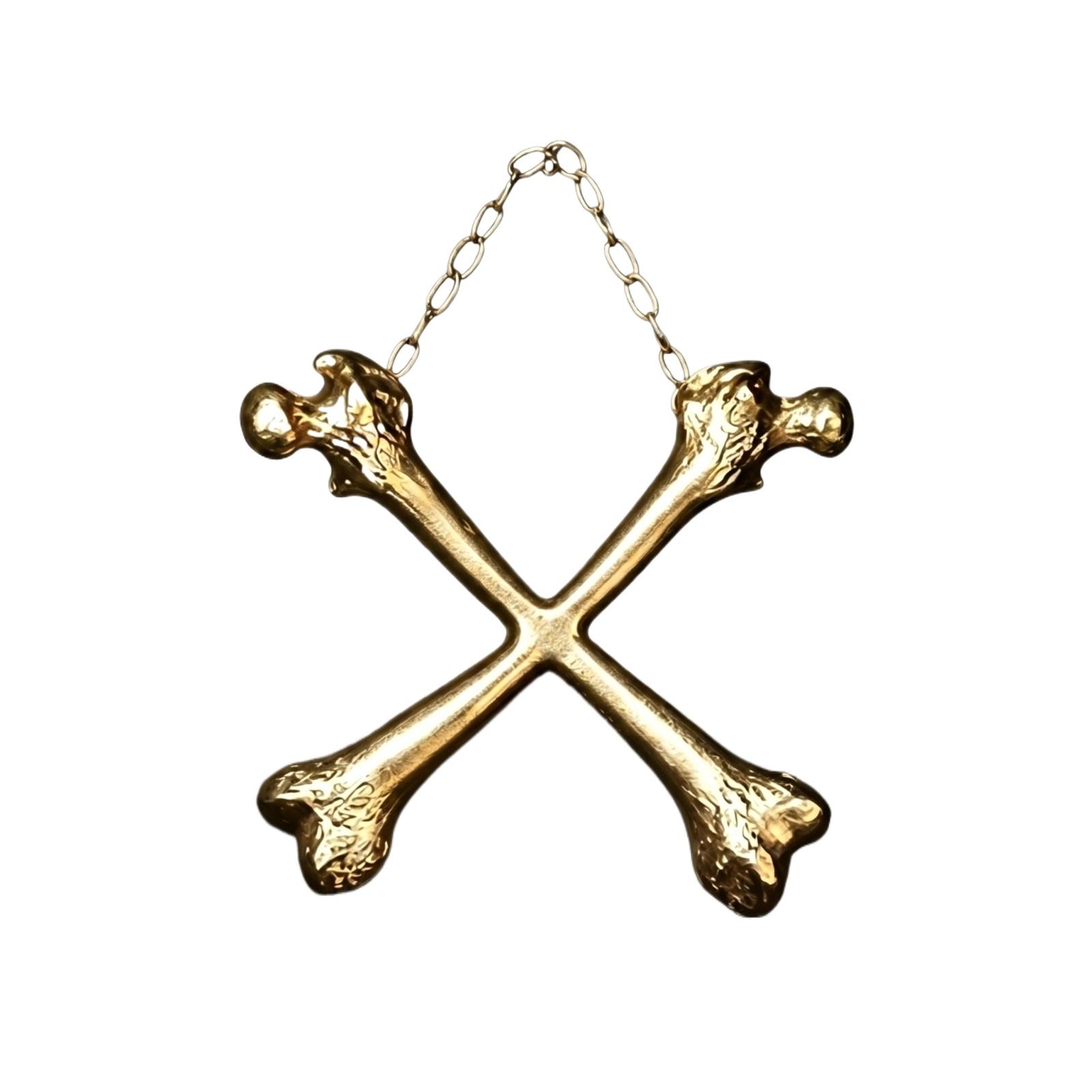 

Crossed Bone Wall Hanging Gothic Home Decor Resin Sculpture for Indoor Outdoor Display Unique Gothic Style Decoration One Size золотой