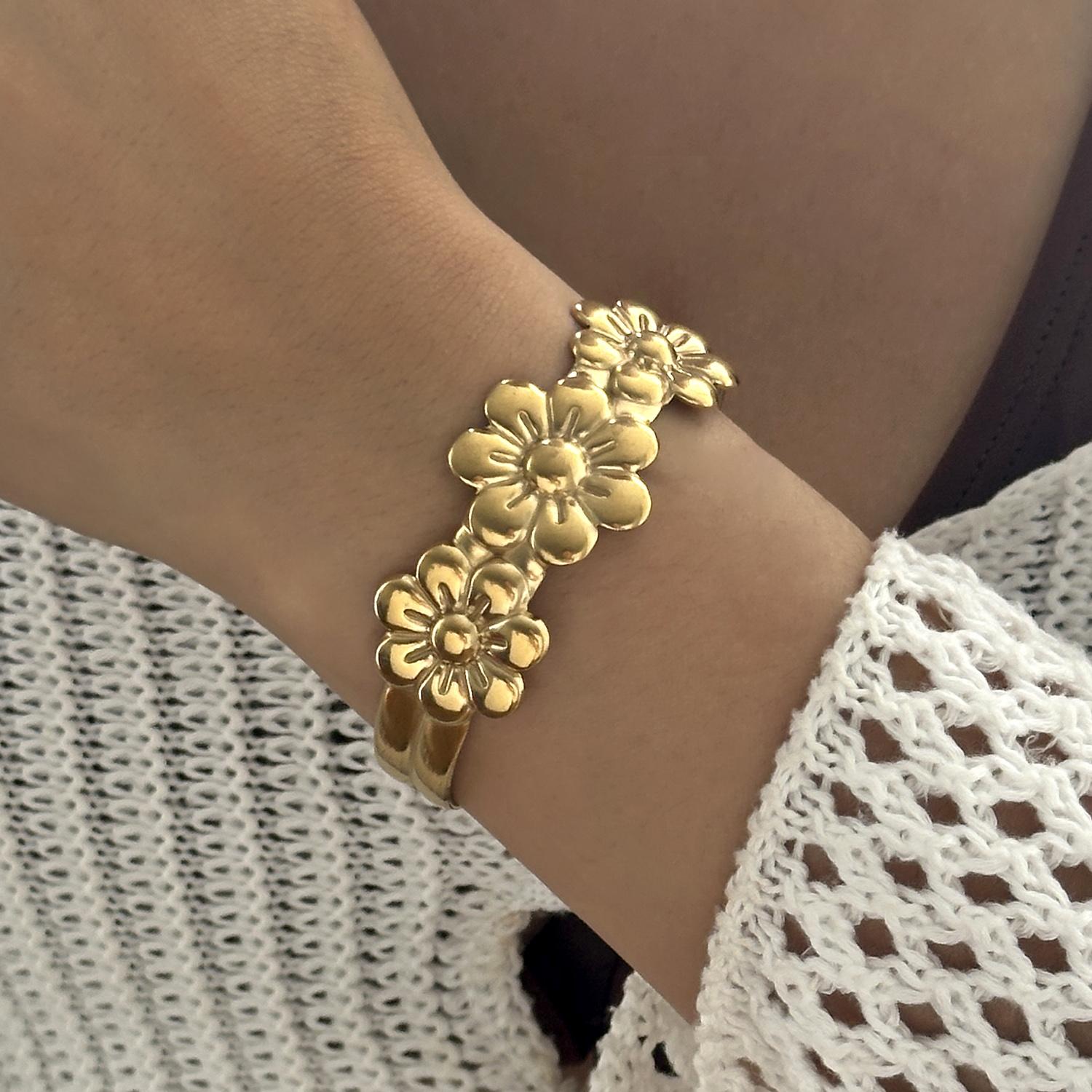 

Ocean Style Wave Stainless Steel Open Bracelet for Women Bohemian Starfish Flower Gold Color Bangle Vacation Party Jewelry Gift