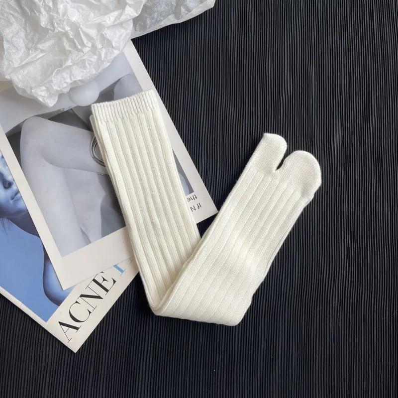 High Quality Cotton Women Two Toe Spring Autumn Winter Warm Socks Fashion Retro Striped Japanese Tabi Socks Thick Thread Needles