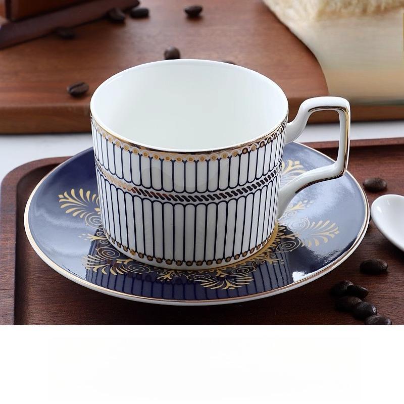 Lehký luxusní kávový šálek a podšálek se lžičkou, kostní porcelánový čajový šálek se zlatým okrajem, 250ml porcelánový hrnek na kávu s uchem