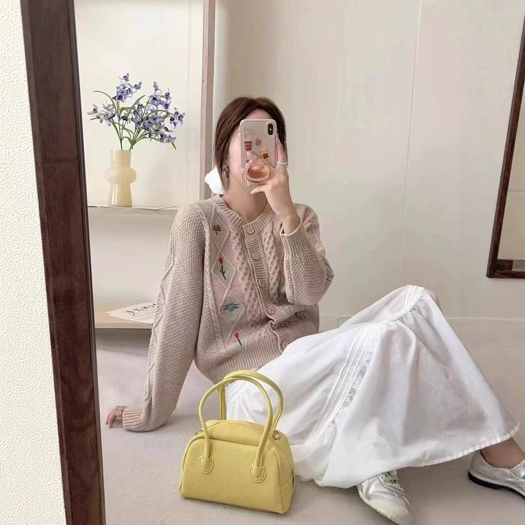 Autumn and Winter New Retro Twist Knitted Cardigan Women's Heavy Industry Flowers Fresh and Gentle Loose Age-reducing Sweater Jacket Autumn Wear