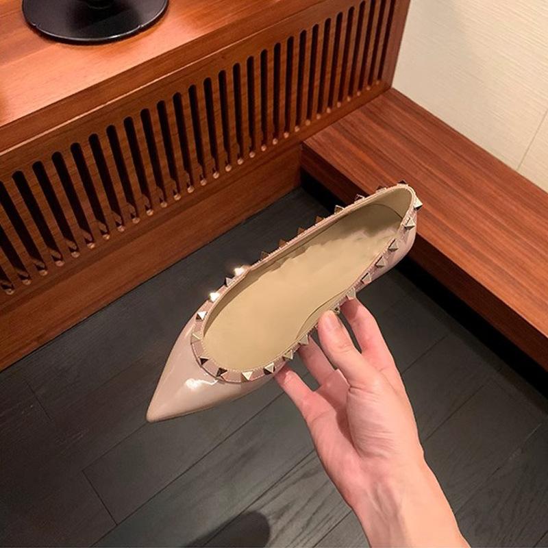 

Autumn new word-of-mouth series~ pointed shallow mouth rivet flat shoes women s single shoes wedding shoes banquet shoes 35