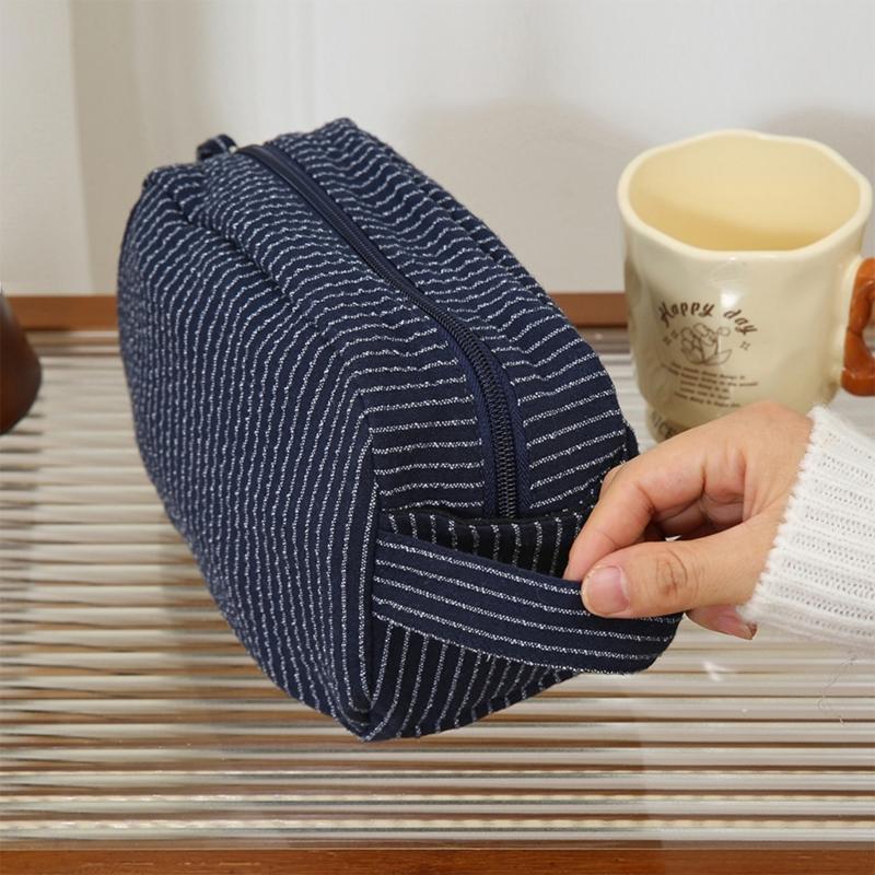 Große gestreifte Reise-Organizer-Tasche Perfekt für Make-up Hautpflege und Toilettenartikel Hergestellt aus hochwertigem Polyestergewebe