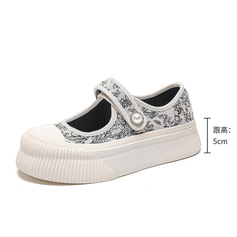 Strictly selected new Chinese board shoes women's national style embroidery summer explosion shallow mouth flat bottom Mary Jane single shoes versat