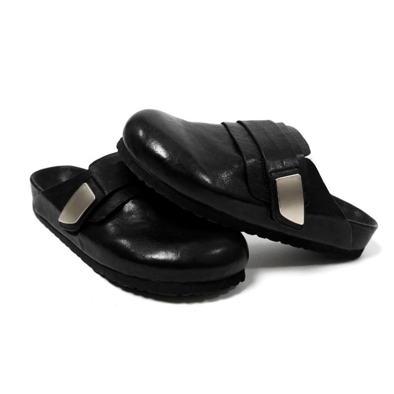 Fashion Comfortable Soft Leather Flat Slippers Women Fashion Round Toe Metal Decoration Design Casual Sandals Black Outdoor Beach Sandal