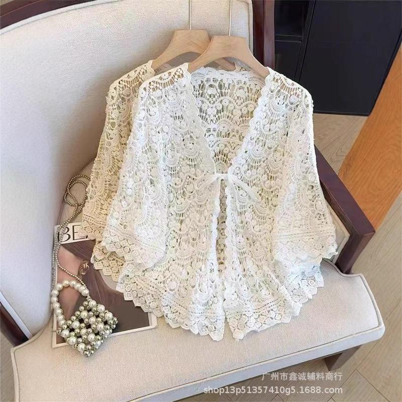 Huge good-looking crochet top for women with early autumn new models with suspender skirt, small shawl, lace blouse jacket