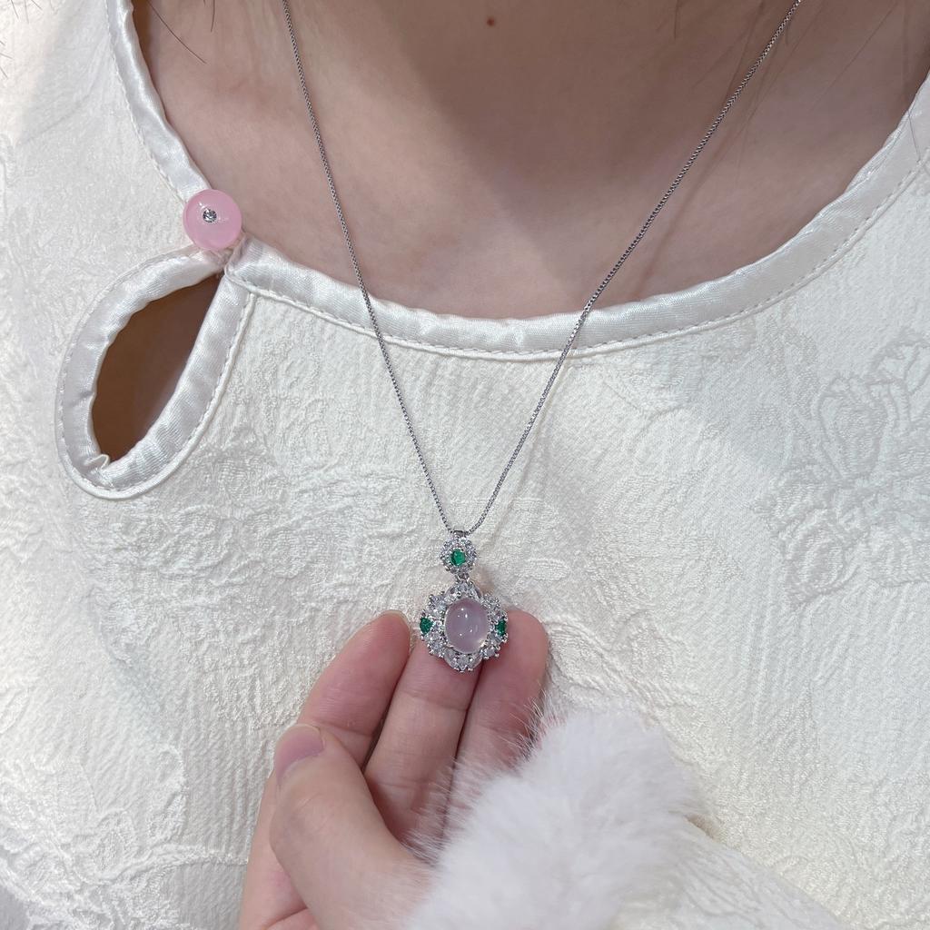 New Chinese-style ice chalcedony necklace for women, palace-style jade green stone inlay, light luxury national-style agate pendant collarbone chain