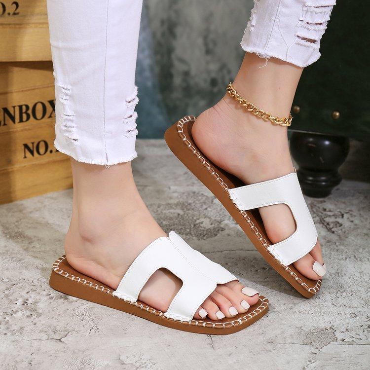 One-word drag women's shoes summer new flat-bottomed sandals outdoor wear soft-soled casual versatile beach H drag large size explosion C