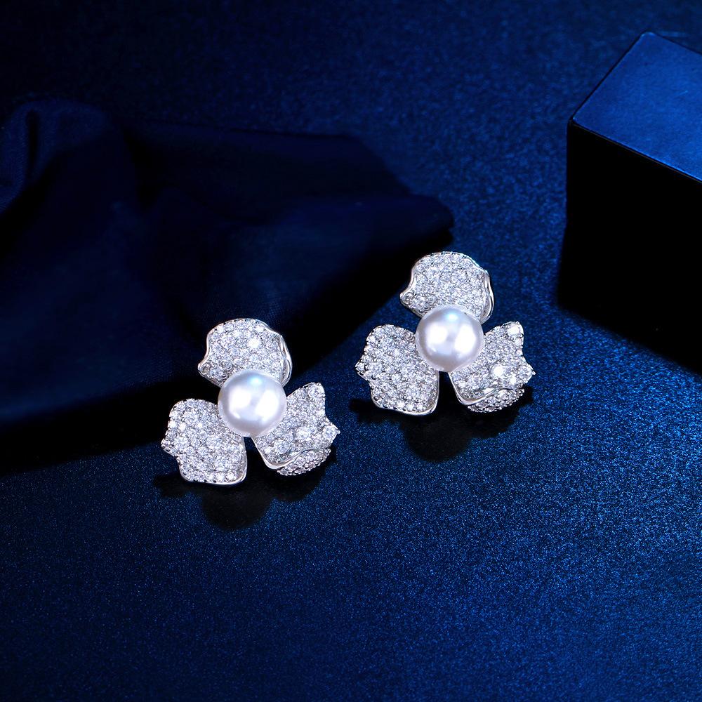 

Игла Элегантный Темперамент Премиум Серьги Полностью Бриллиантовые Лепестки Циркон Инкрустированные Цветы Жемчужные Серьги-гвоздики белого золота