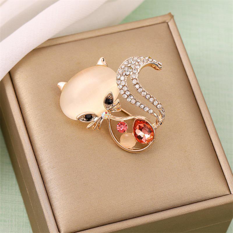 Luxury Animal-Themed Corsage: Elegant Holiday Gift for Women