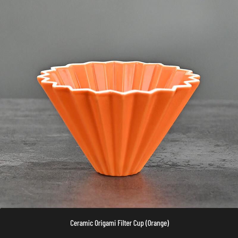 

Керамическая пуровер кофеварка в стиле сложенной бумаги