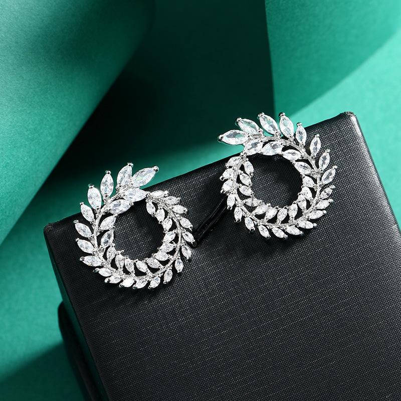 Niche design high-end crystal stud earrings, zircon wheat ears, fringed earrings, women's high-end temperament long earrings.