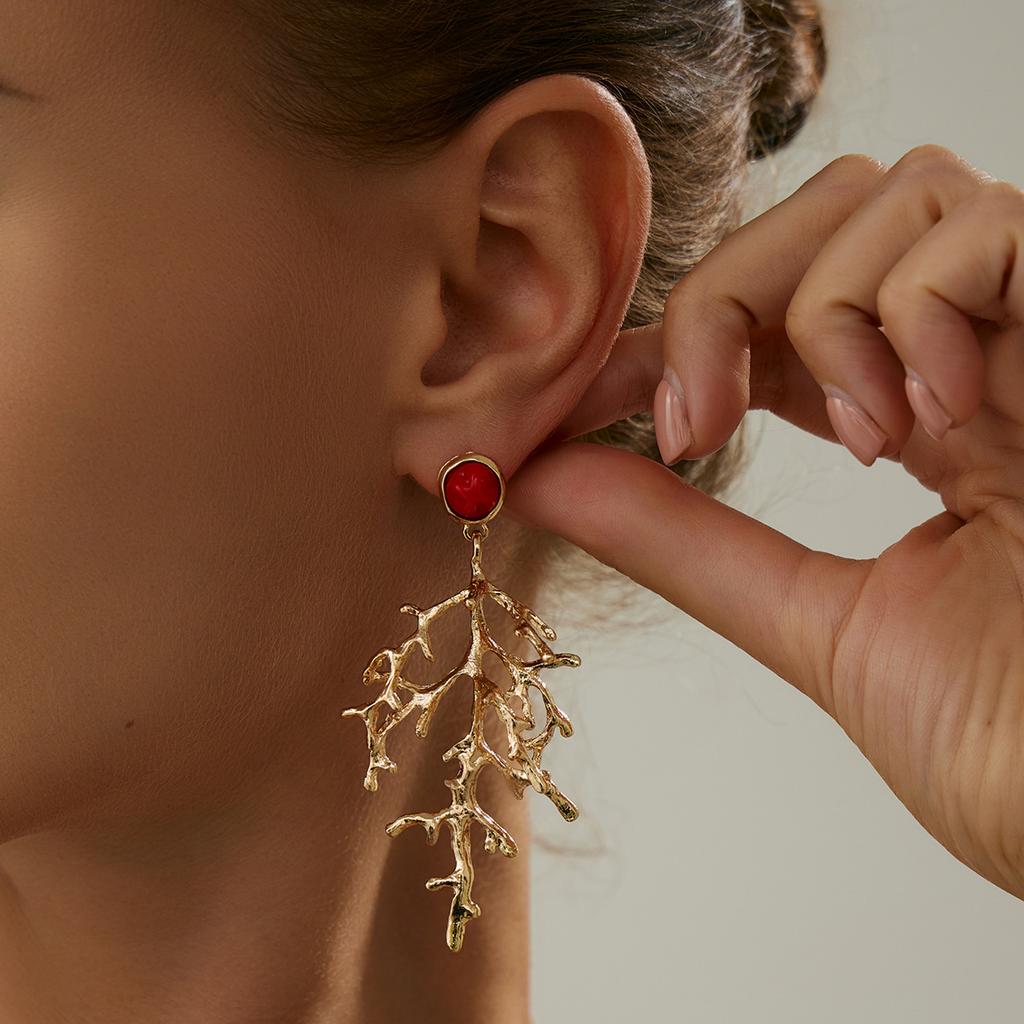 Design Pleated Three-dimensional Flower Coral Stud Earrings Ins Smooth Irregular Disc Earrings