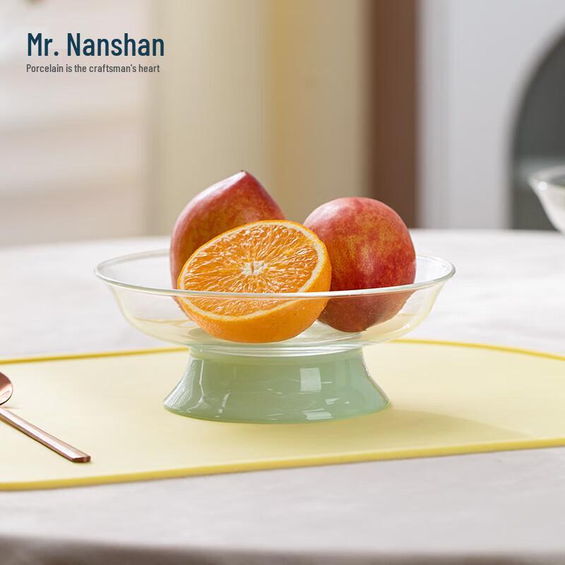 

Elegant Glass Fruit & Snack Bowl