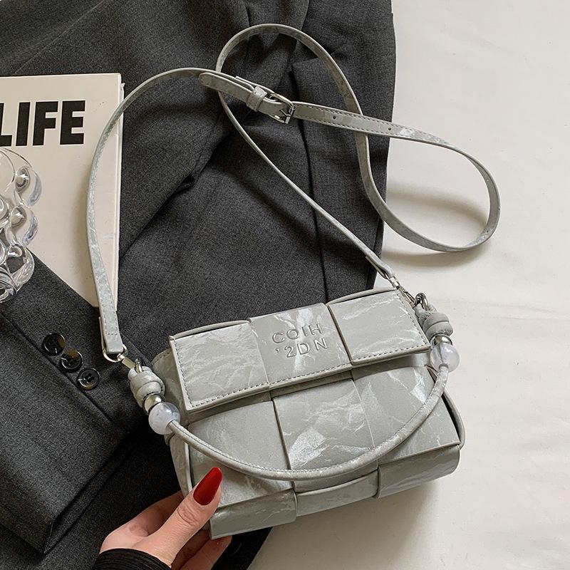 Spring and summer hot sale versatile high-end woven grid portable small square bag Korean version casual fashion commuter messenger women's bag