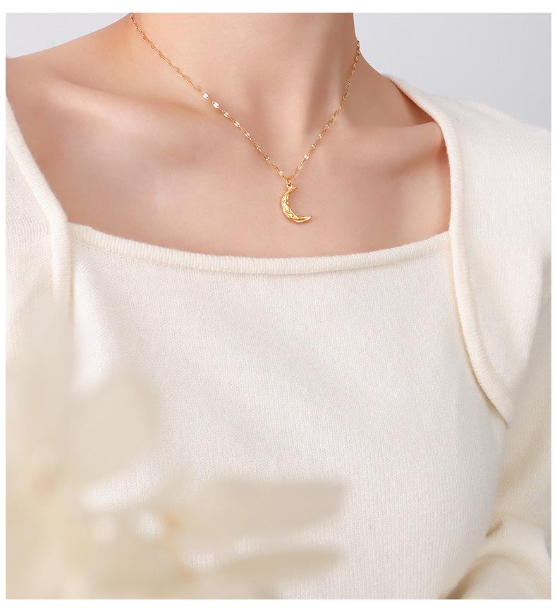 Minimalist Hammered Moon Pendant Necklace, 18k Gold-Plated Titanium Steel Clavicle Chain