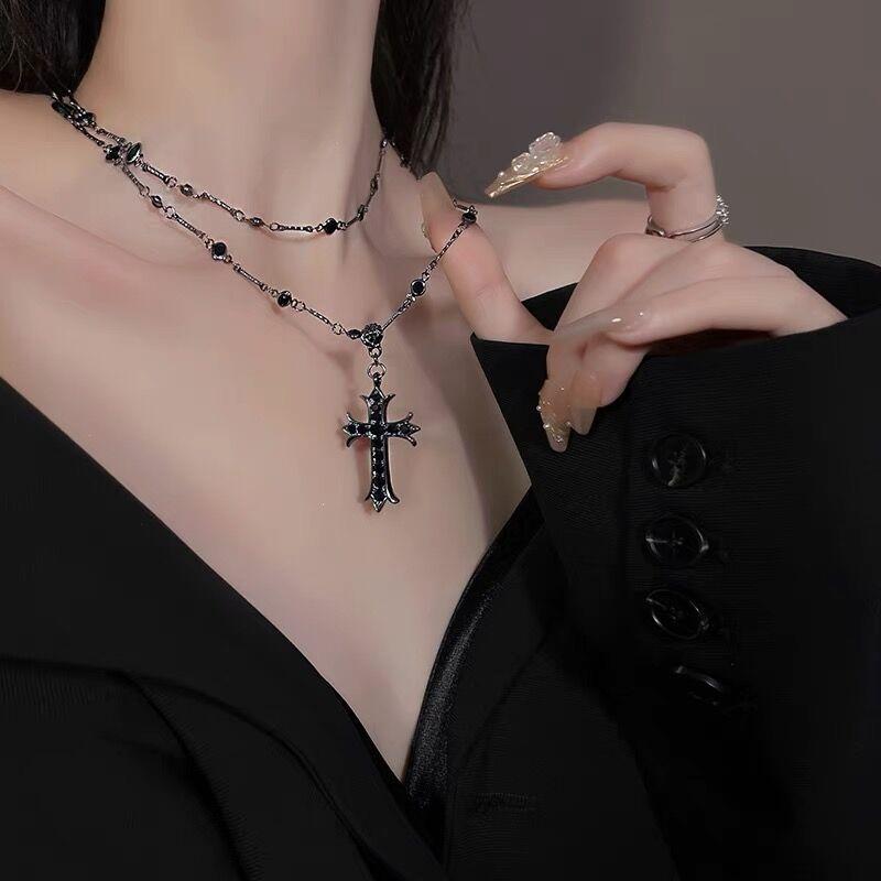 Gotycki czarny kryształ górski krzyż wisiorek z jezusem Choker naszyjnik dla kobiet Punk Vintage dwuwarstwowy łańcuszek