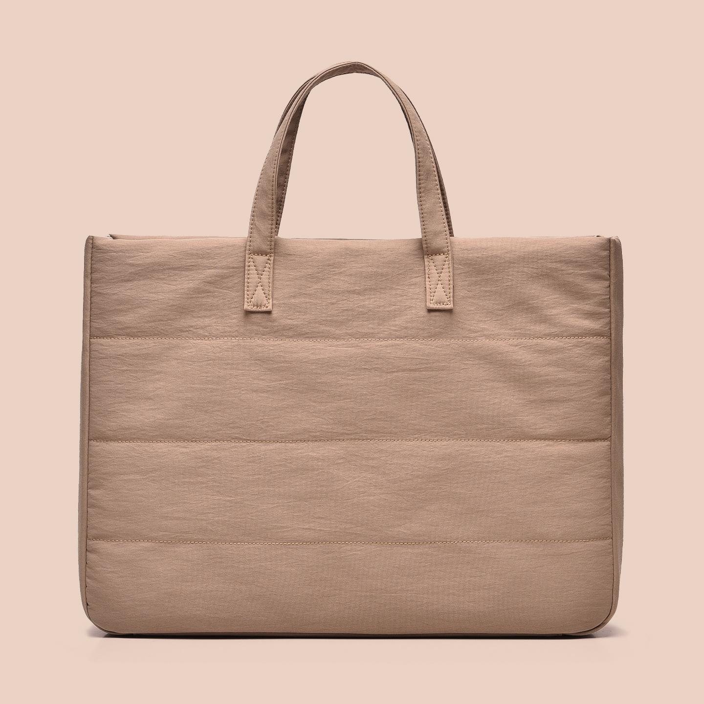 

Minimalist Shockproof Water-Repellent Laptop Bag: Large Capacity, Light Luxury, Fits 13-16 Inch, Handheld & Attachable. 13.3/14 inch