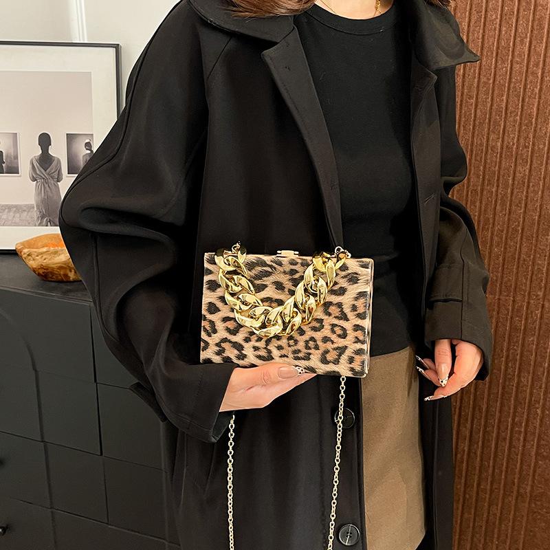 

Женская сумка личность леопардовый принт акриловая женская маленькая квадратная сумка новая изысканная иностранный стиль сумка через плечо сумка-тоут женская type one коричневый