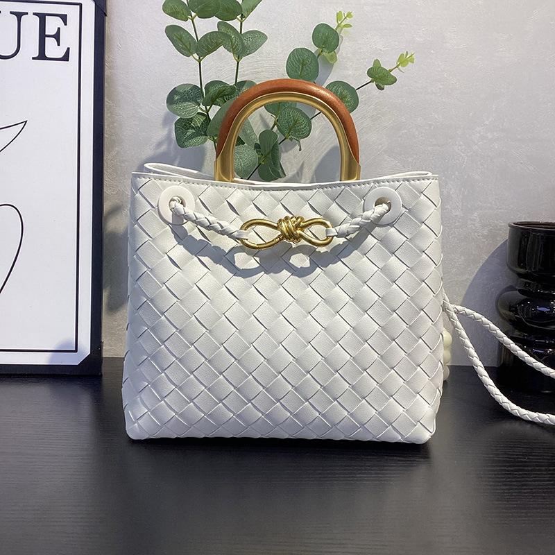 2025 Neue handgewebte Tasche Holzgriff Metallseil-Schnalle Tragetasche Retro Premium Schulter-Umhängetasche Damen