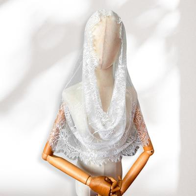 Brudspets slöja Genomskinlig spets Tunn mantilla Blommig broderi Enfärgad