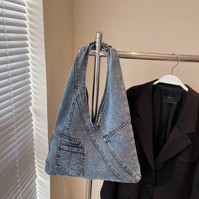

Повседневная сумка большой вместимости женская 2025 новая легкая нишевая дизайнерская сумка-тоут персонализированная сумка для поездок на работу ленивая на плечо джинсовый синий