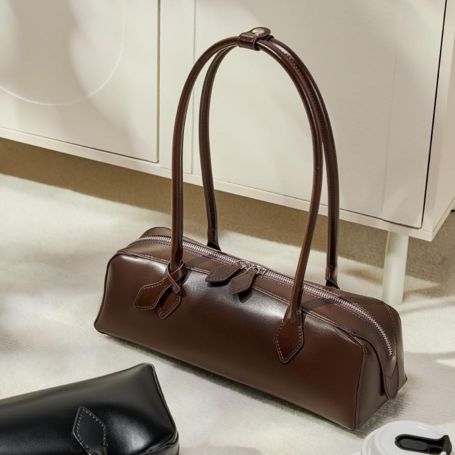 Women's 2025 New Korean Niche Design Single-Shoulder Large-Capacity Cowhide Underarm Bag, Long Red Baguette Bag for Women