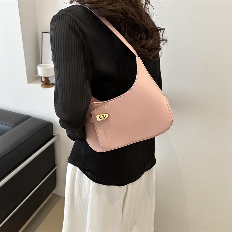 2024 Spring New Casual Street Fashion Shoulder Bag Simple Stylish Commuter Bag