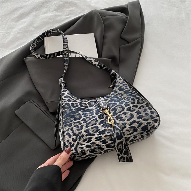 Korean Version of Fashionable Versatile Casual Shoulder Bag Women's 2025 Autumn New Temperament Texture Leopard Print Armpit Bag