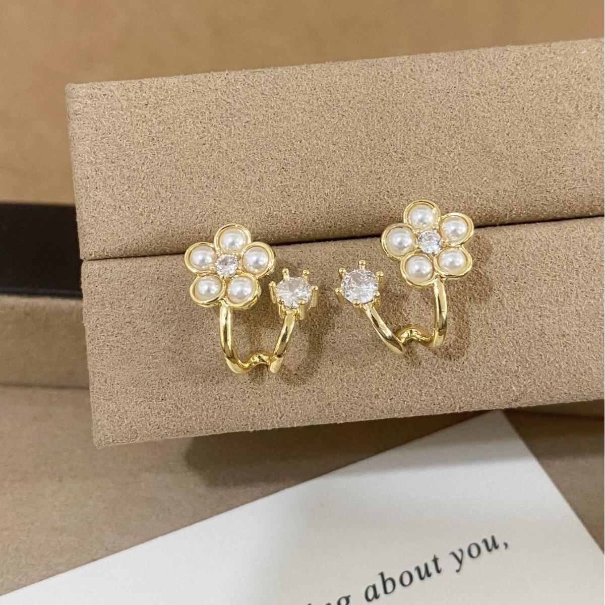 Exquisite French Pearl & Zirconia Flower Stud Earrings - Elegant, Versatile Design