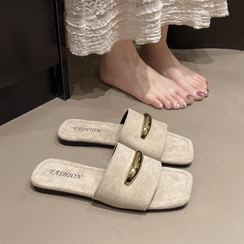 Popular small fragrant cool slippers women's outer wear 2025 summer fashionable versatile metal buckle design one-word flat bottom sandals