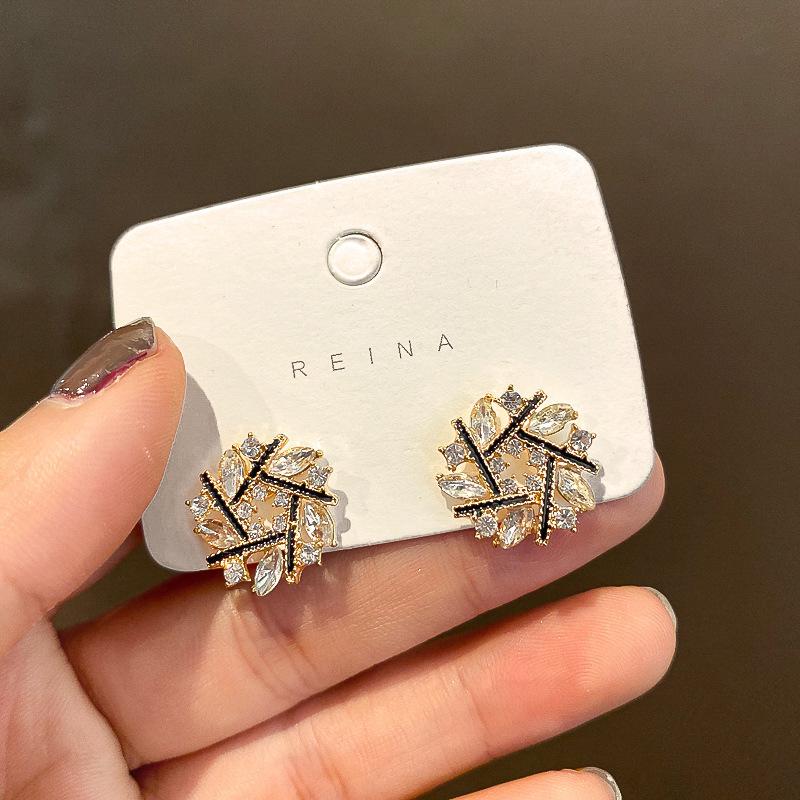 French Retro Luxury Silver Pearl Tassel Stud Earrings - Elegant and Versatile for Women