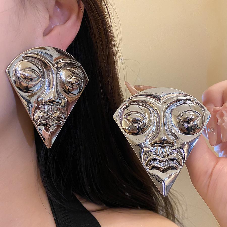 Vintage Metal Face Stud Earrings Women Exaggerated Fan Shaped Earrings Stylish Daily Wear Party Holiday Exquisite Jewelry Gifts