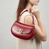 Rote Satteltasche Crossbody Leder Neu Damen Nische High-End Gefühl Ausländische weibliche Angestellte Kleine Tasche Handtasche