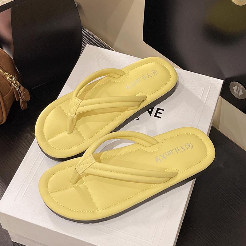 

Тапочки женские летние для улицы 2025 новые высококлассные нишевые шлепанцы универсальные на плоской подошве повседневные крутые тапочки 35 жёлтый
