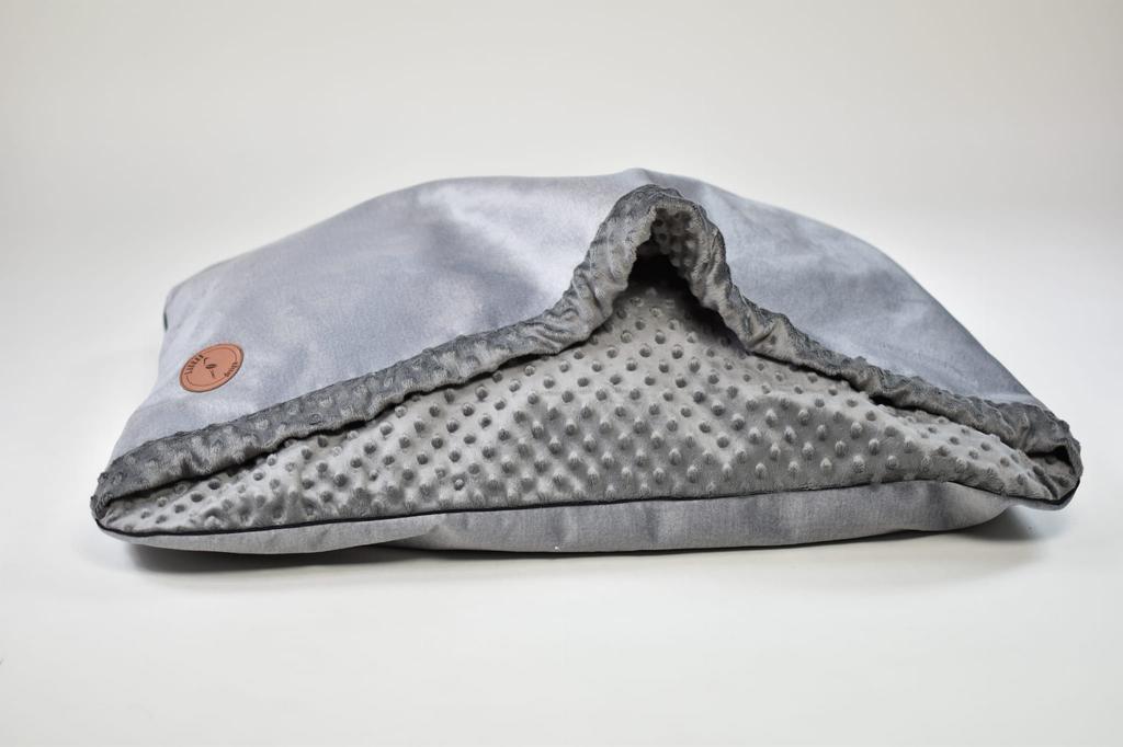 Norka Nel Silver Velvet + Graphite Minky 80Cm X 60Cm