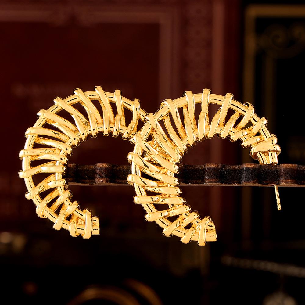

18k Gold-Plated Vintage Minimalist Moon C-Shaped Earrings for Women