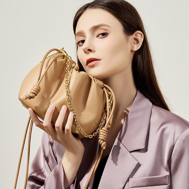 New leather shoulder messenger bag retro wind cloud bag fashion versatile bag women's bag