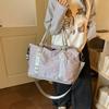 Women's Portable Travel Bag: Lightweight, Large Capacity, Ideal for Short Trips and as Carry-On Luggage.